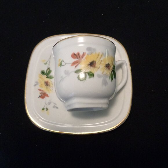 FRENCH GIRL STYLE VINTAGE FRENCH YELLOW FLOWERS SM CUP & SAUCER - Picture 7 of 9